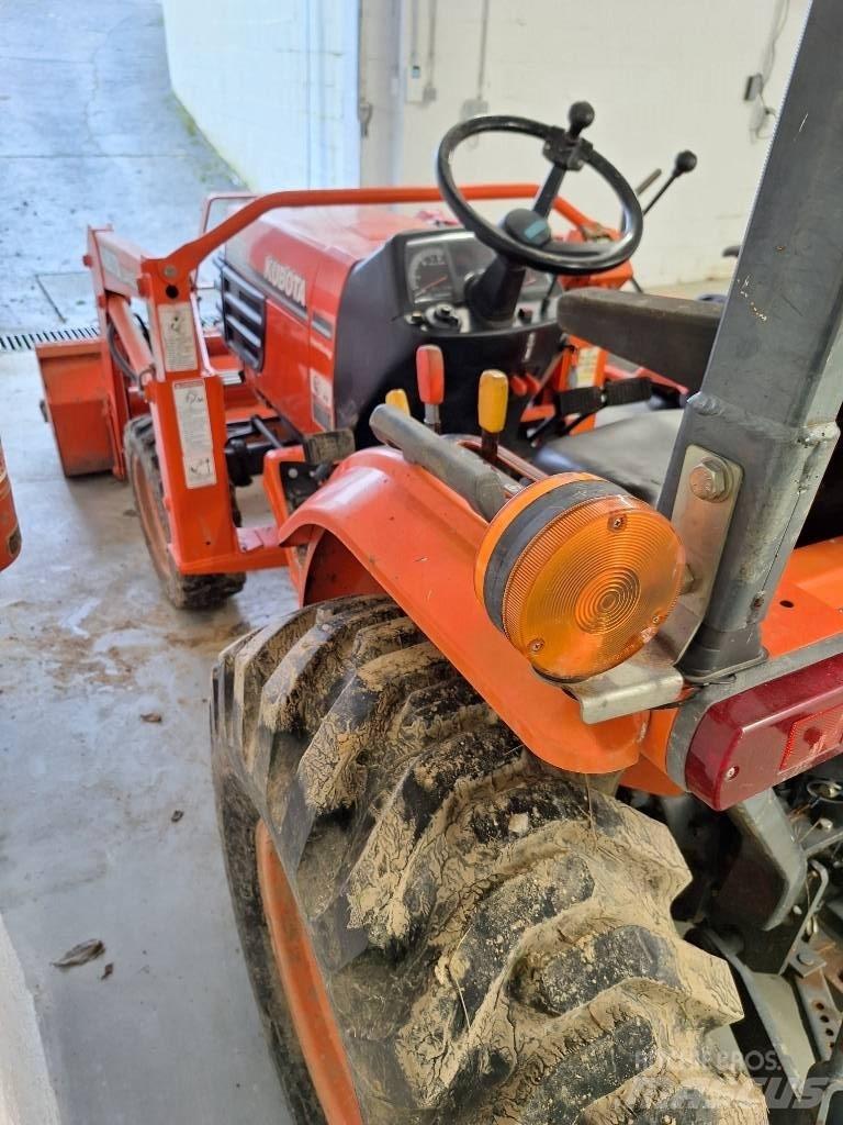 Kubota B 2710 Tractoren