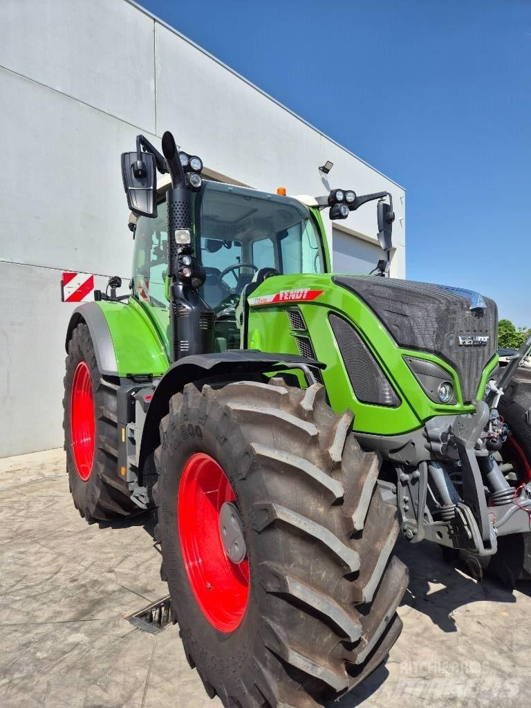 Fendt 718 Vario Tractoren