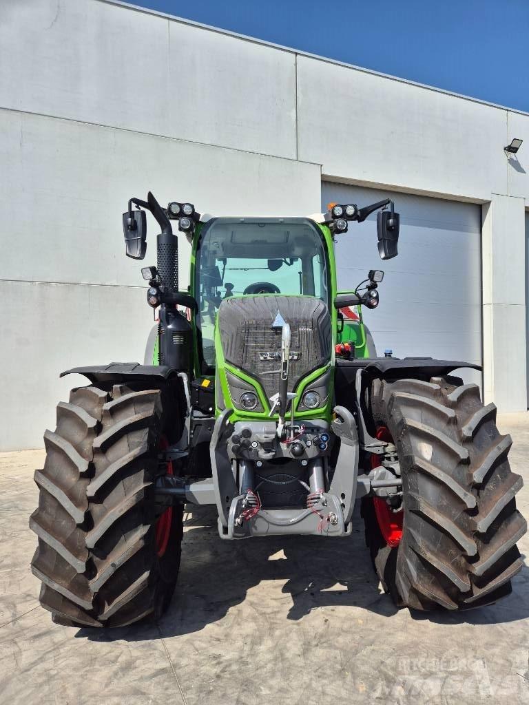 Fendt 718 Vario Tractoren