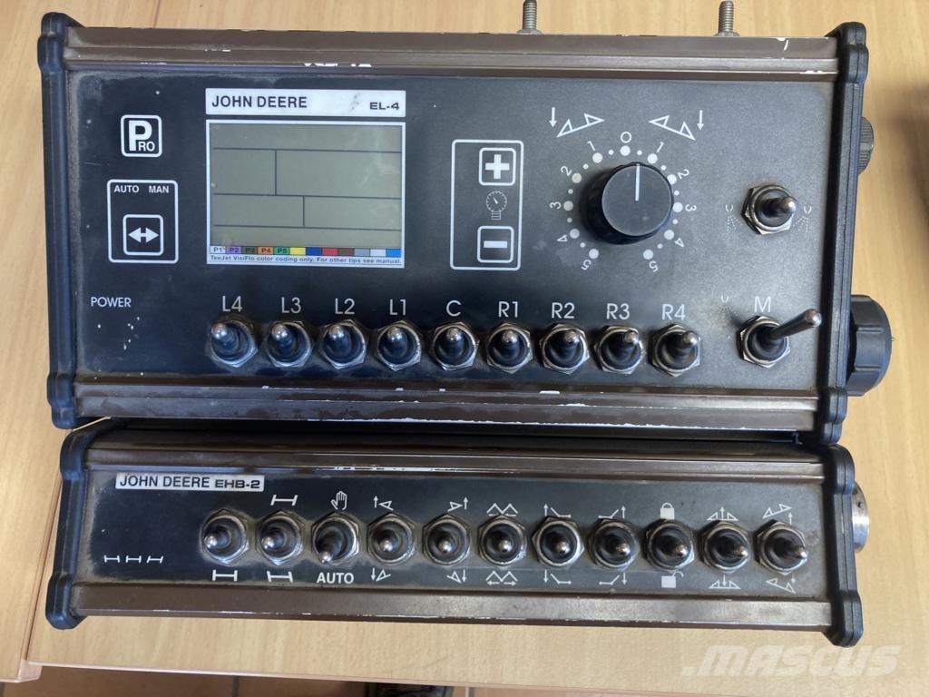 John Deere 732 Getrokken spuitmachines