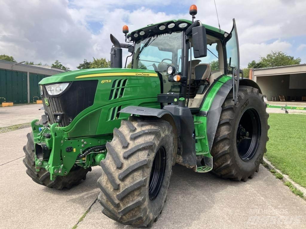 John Deere 6215R Tractoren
