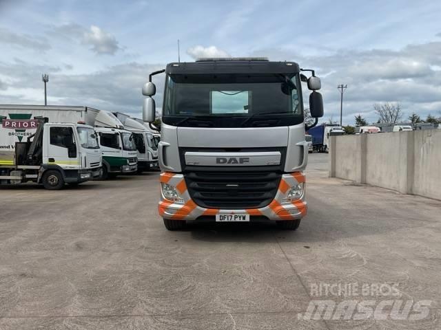 DAF CF 330 Vrachtwagen met vlakke laadvloer en lier