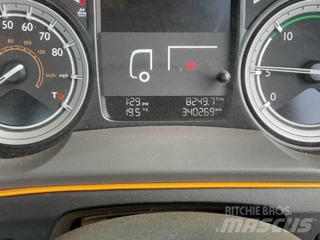 DAF CF 330 Vrachtwagen met vlakke laadvloer en lier