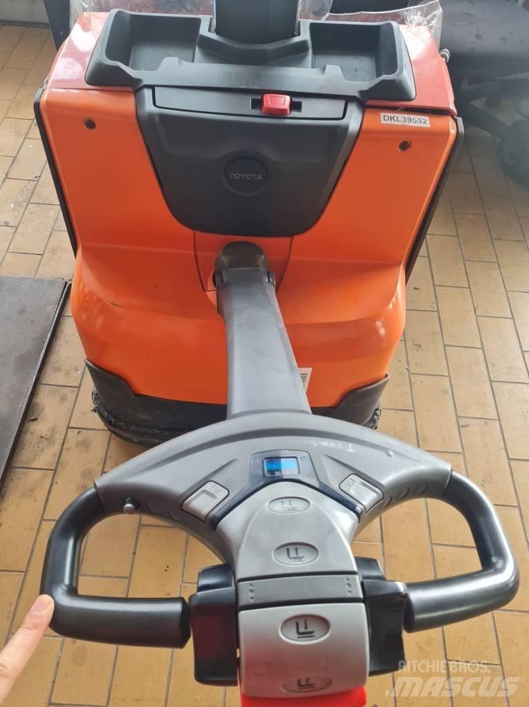 Toyota SWE080L Stapelaar meeloop