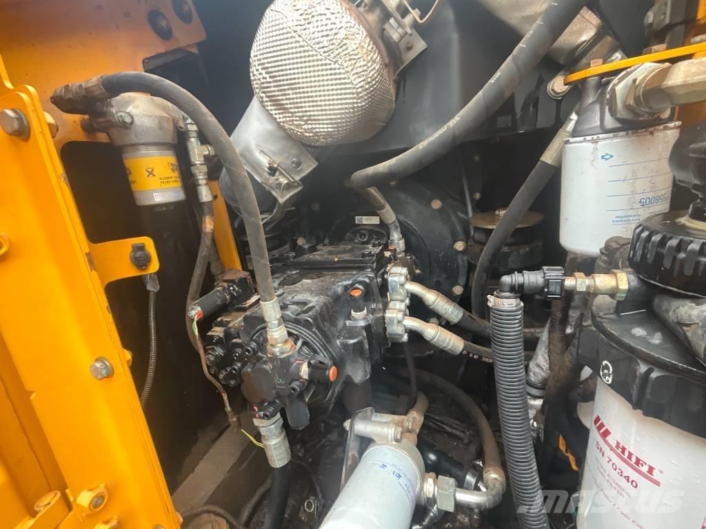JCB JS 130 LC Rupsgraafmachines