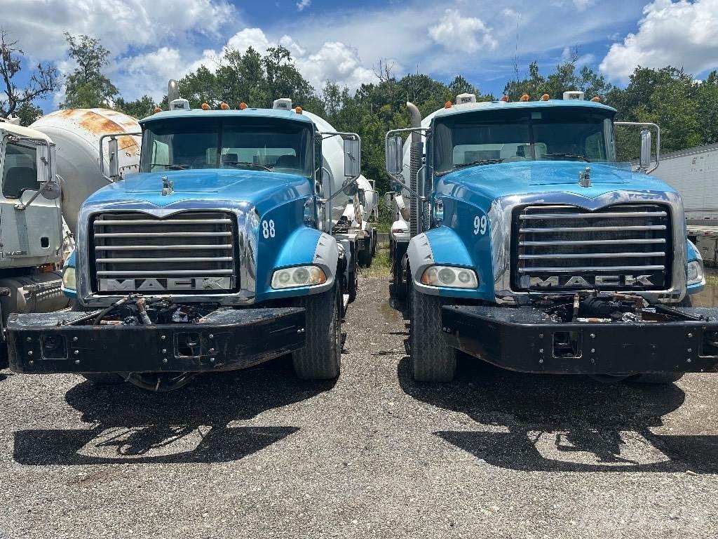 Mack GU 800 Anders