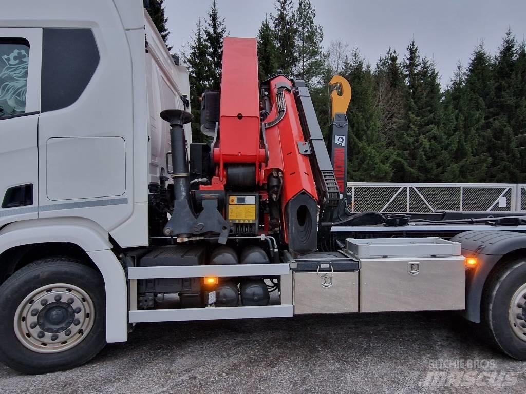 Scania R540 8x2 Vlakke laadvloer met kraan