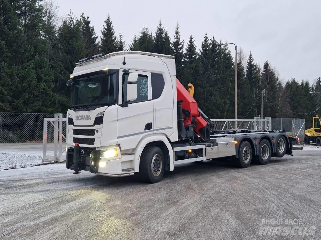 Scania R540 8x2 Vlakke laadvloer met kraan