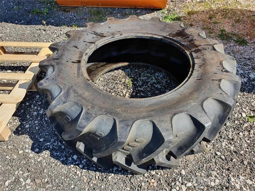 BKT 420/85R30 Banden, wielen en velgen