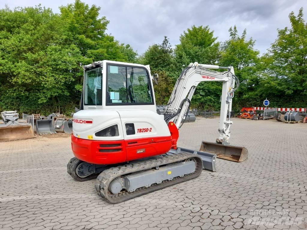Takeuchi TB 250-2 Minigraafmachines < 7t