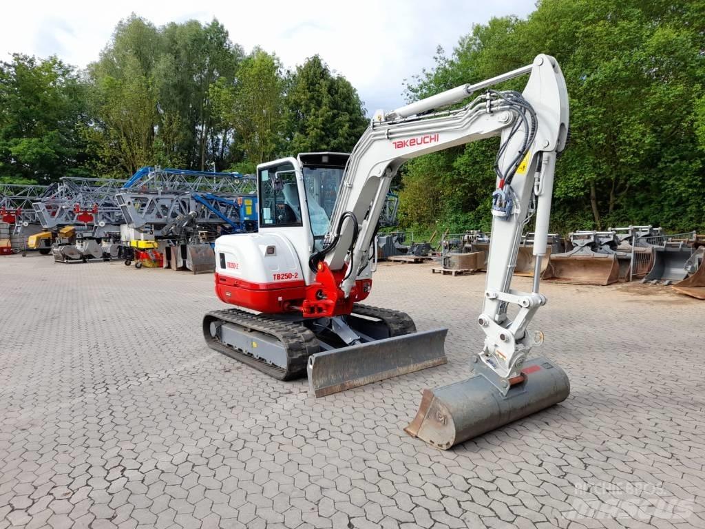 Takeuchi TB 250-2 Minigraafmachines < 7t