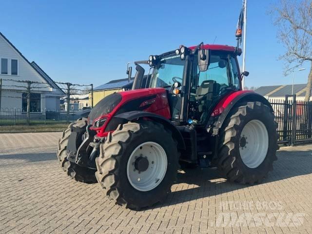 Valtra N134 Hitech Tractoren