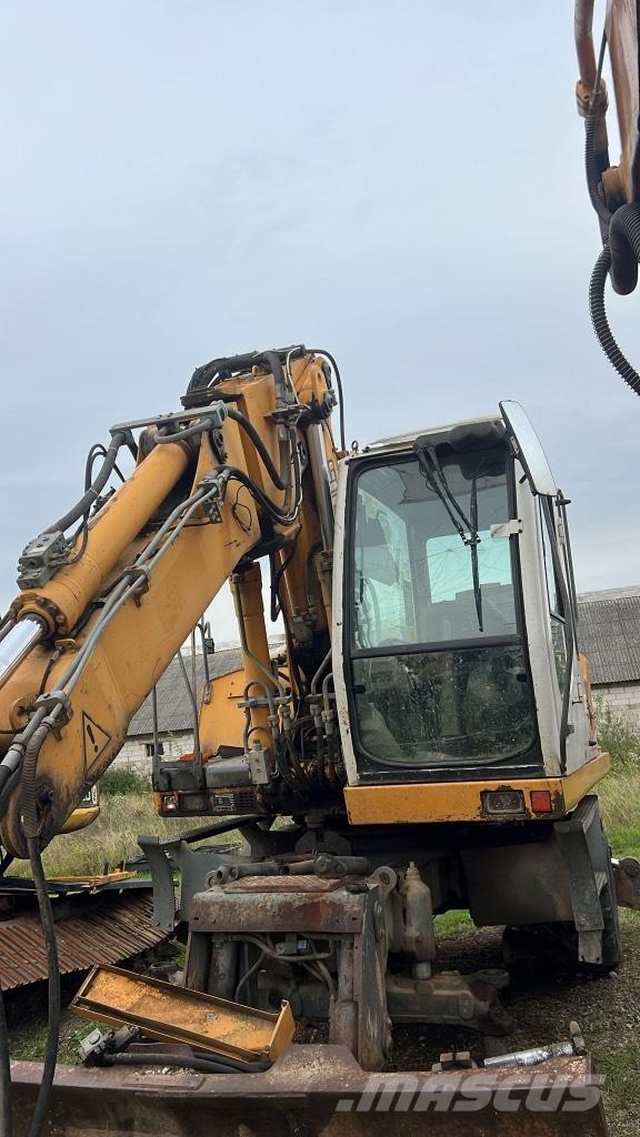 Liebherr A 900 C Chassis en ophanging