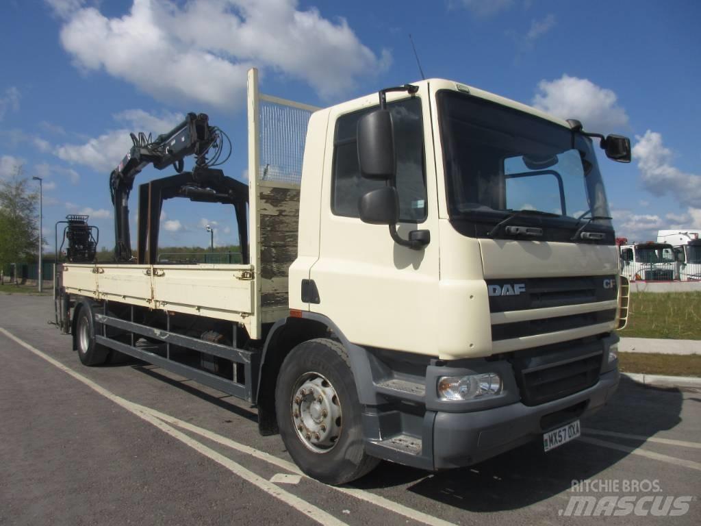 DAF 65CF300 Vlakke laadvloer met kraan