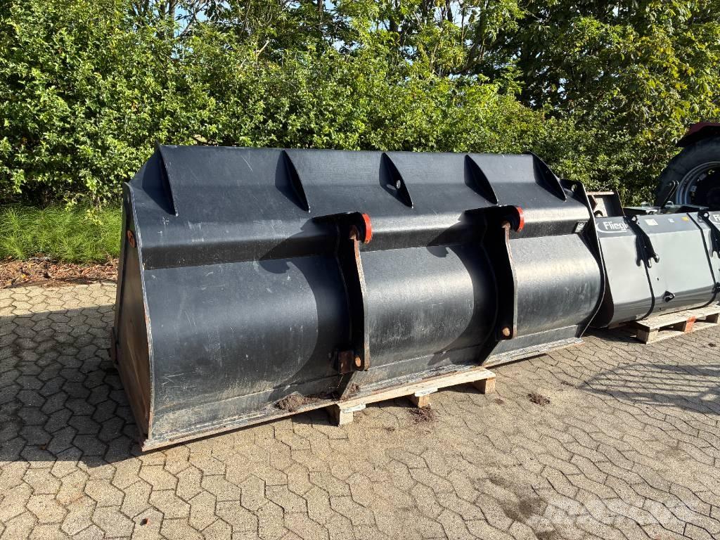 JST Skovl 3m3 Bakken