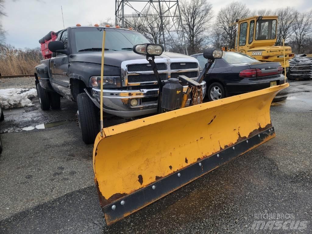 Dodge 3500 Bestelwagens met open laadbak