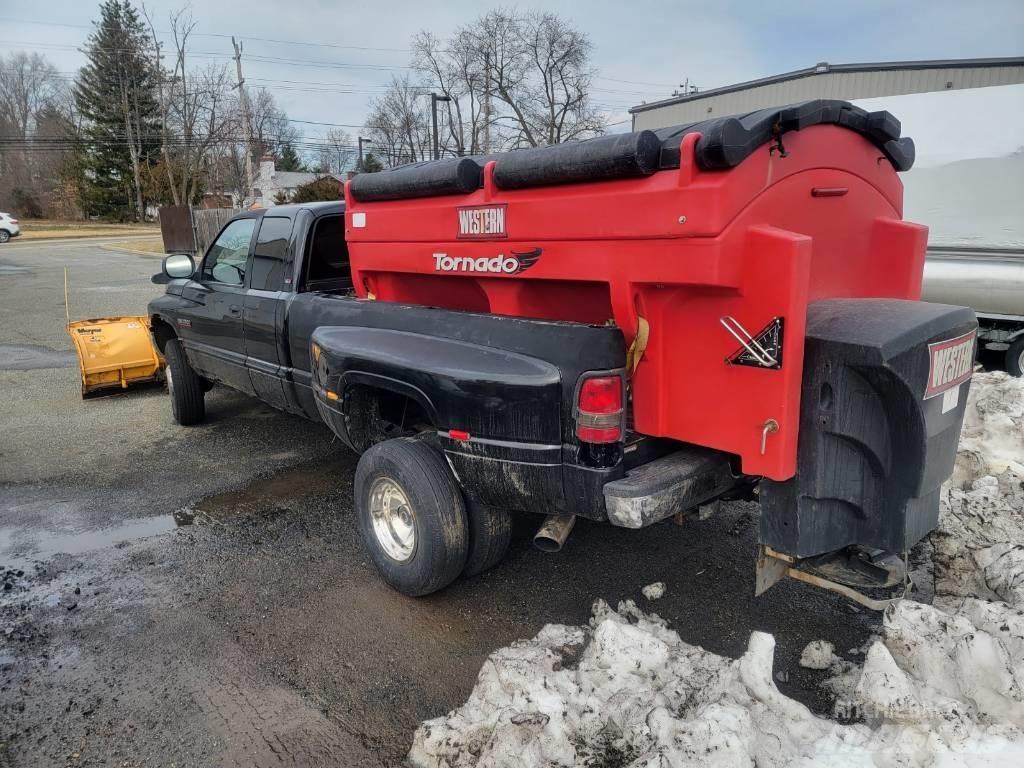 Dodge 3500 Bestelwagens met open laadbak