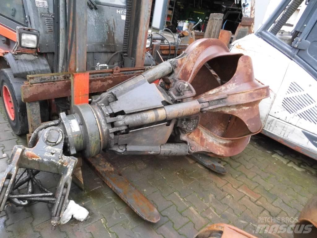 Fuchs MHL 320 Waste / industry handlers