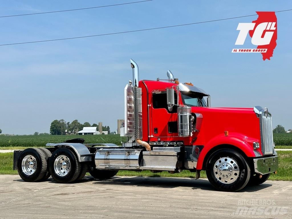 Kenworth W900 Trekkers