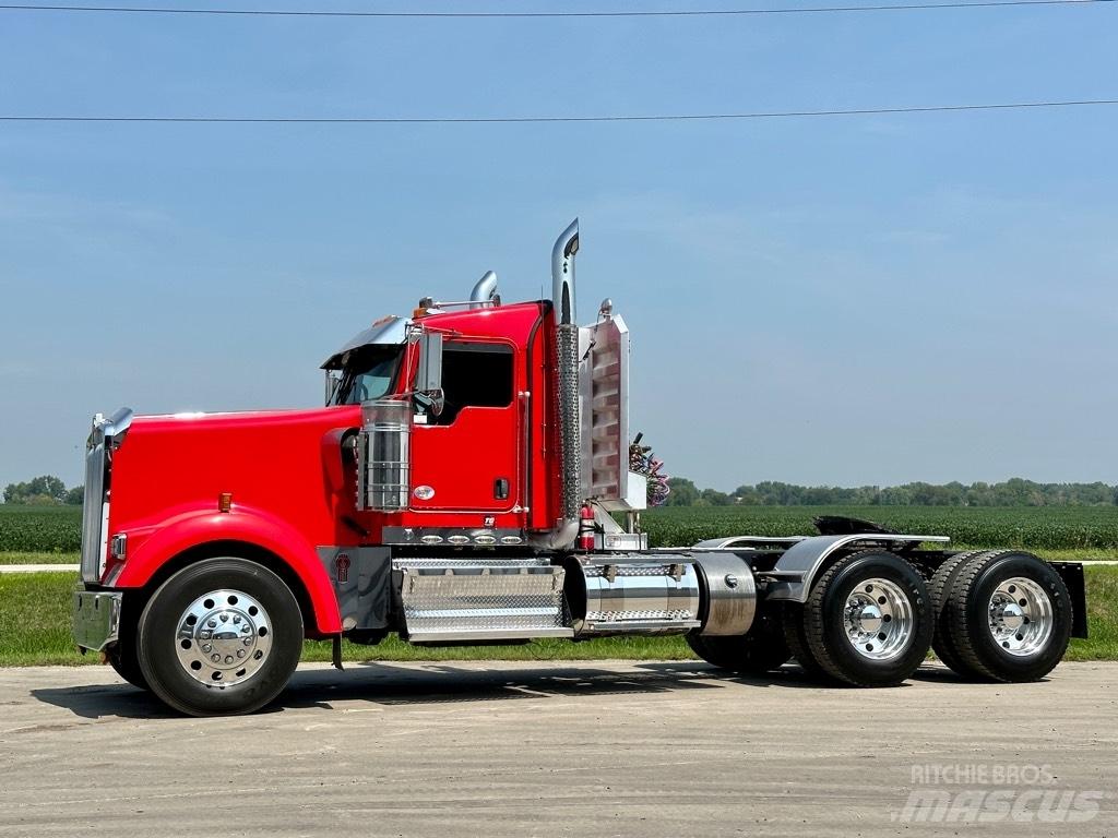 Kenworth W900 Trekkers