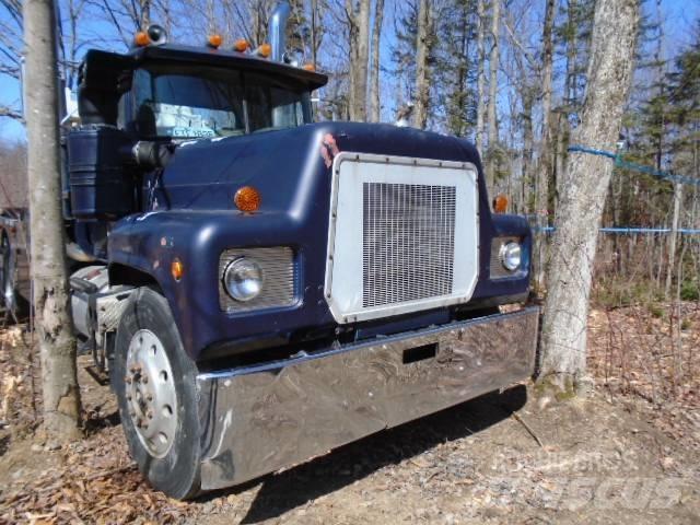 Mack RS797LST Sleepwagens