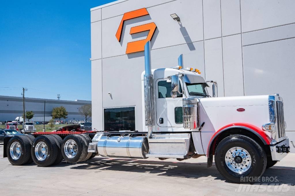 Peterbilt 389 Trekkers