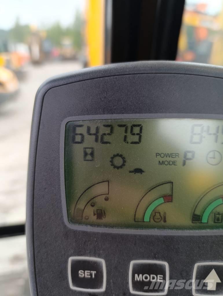 JCB JS 260 LC Rupsgraafmachines