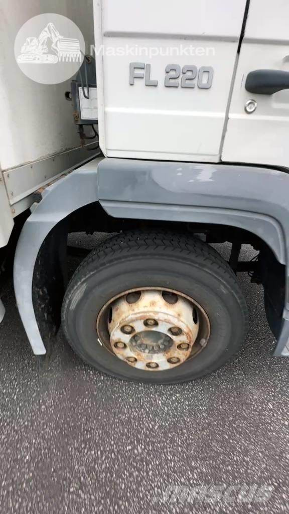 Volvo FL 612 Bakwagens met gesloten opbouw