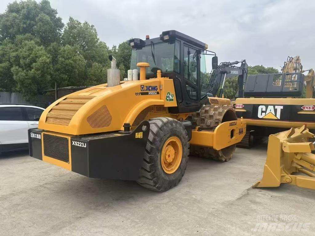 XCMG XS 223 J Trilrolwalsen