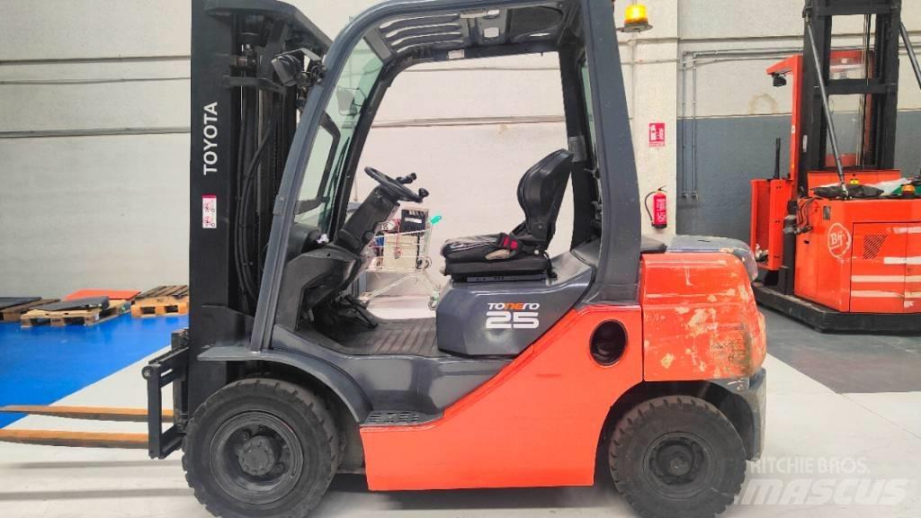 Toyota 52-8 FD F 25 Diesel heftrucks