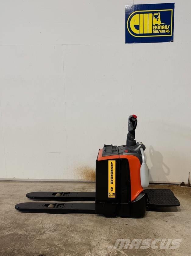 BT truck LPE200 Meerij pallettruck met platform