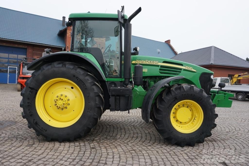 John Deere 7920 Tractoren