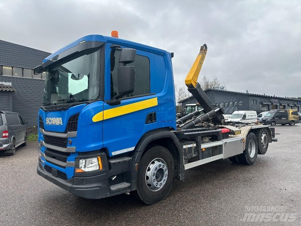 Scania P 360 Vrachtwagen met containersysteem