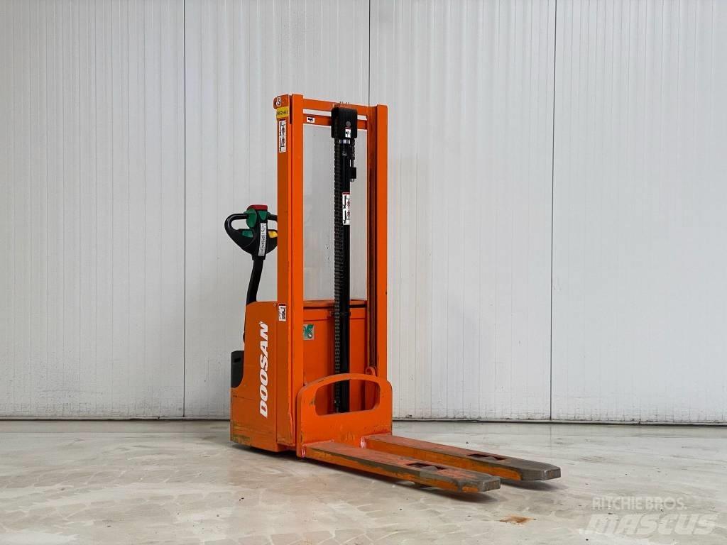 Doosan LEDS12.5C Stapelaar meeloop