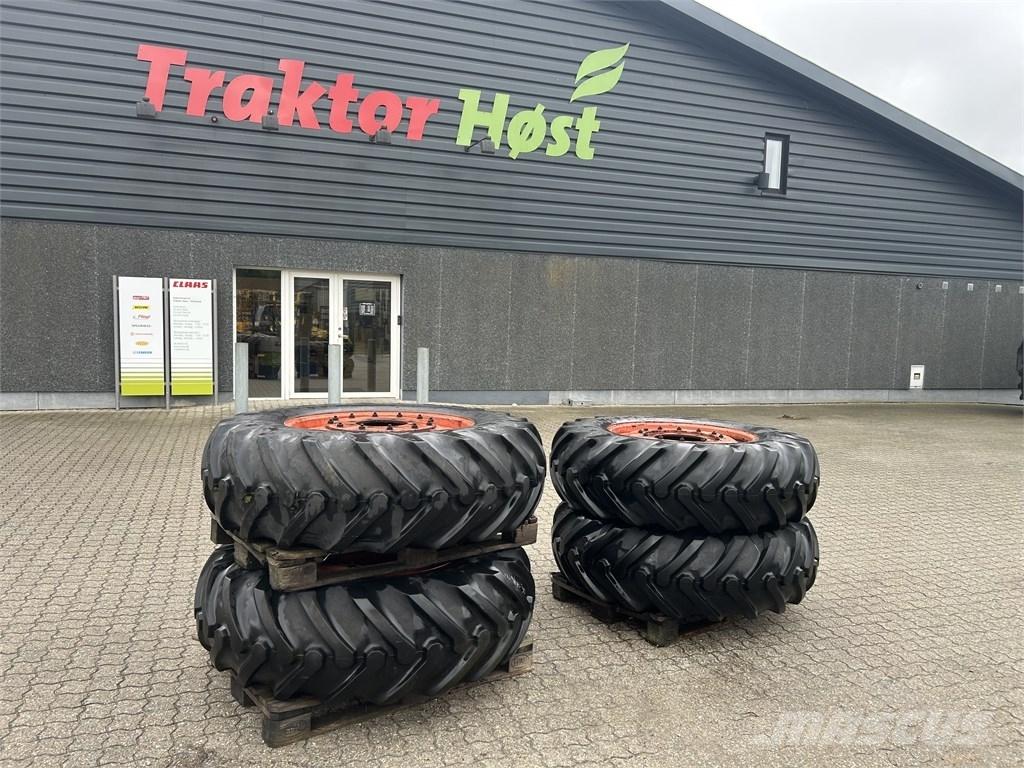 Goodyear 16,9-30 Banden, wielen en velgen