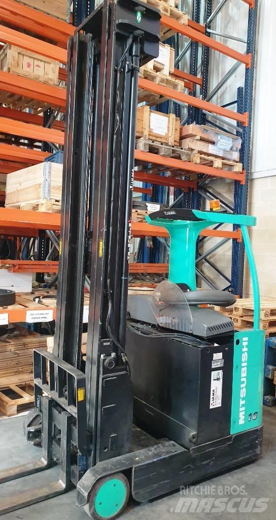 Mitsubishi RB16K Reachtruck voor hoog niveau