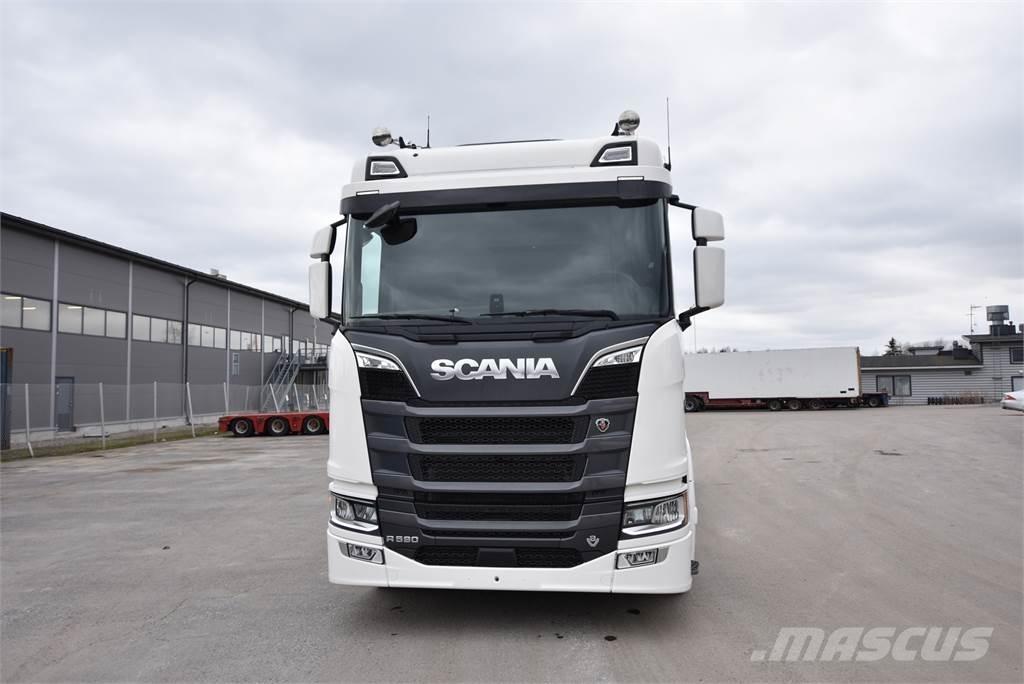 Scania R590 8X4 Vrachtwagen met containersysteem
