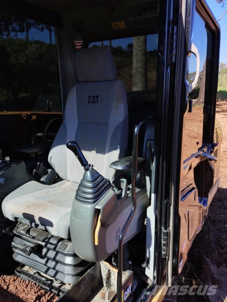 CAT 320D2 Rupsgraafmachines