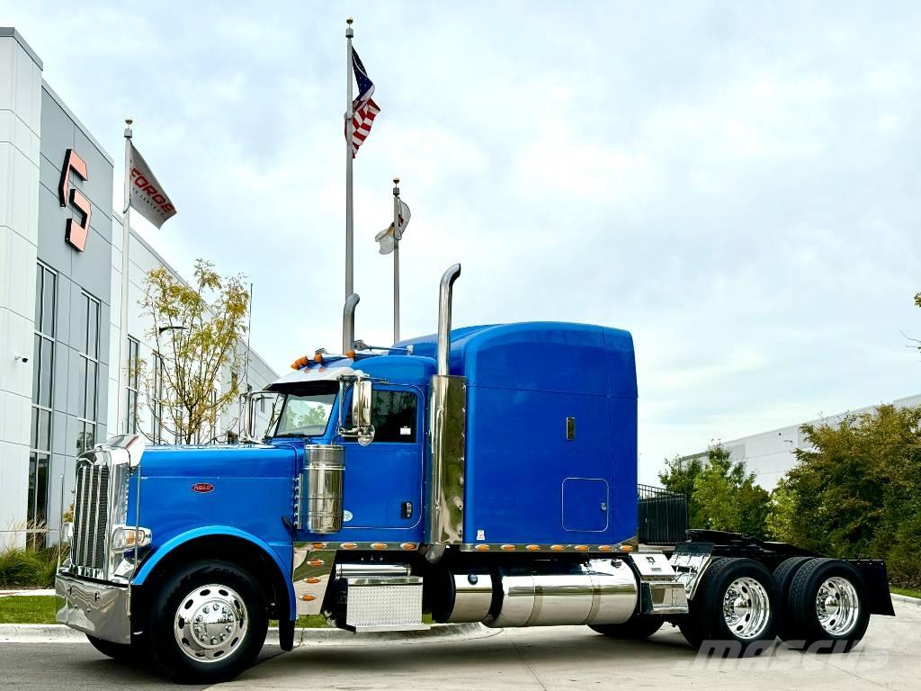 Peterbilt 389 Trekkers