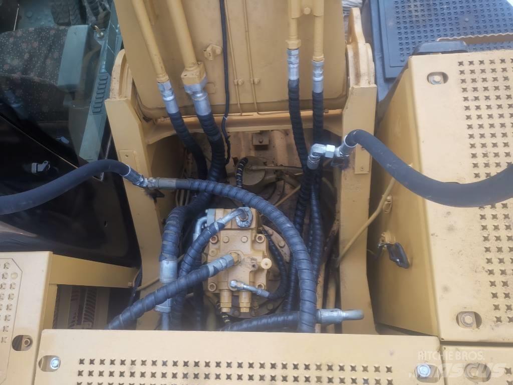 CAT 330 D Rupsgraafmachines