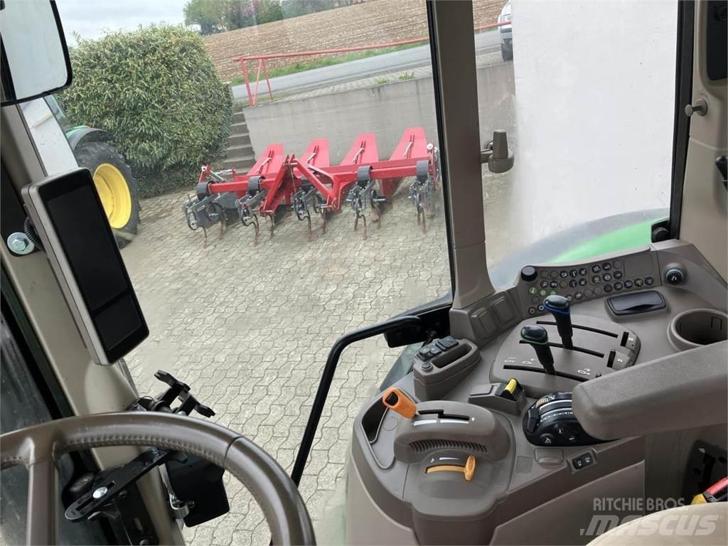 John Deere 6120M Tractoren