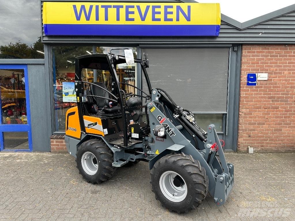 GiANT G2500HD Knik- en schrankladers