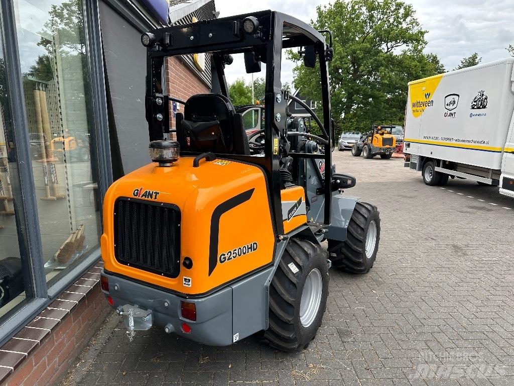 GiANT G2500HD Knik- en schrankladers
