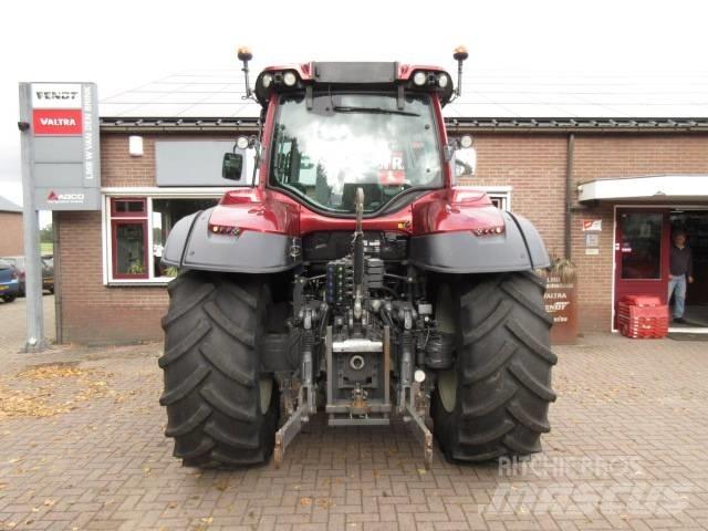 Valtra T154 VERSU Tractoren