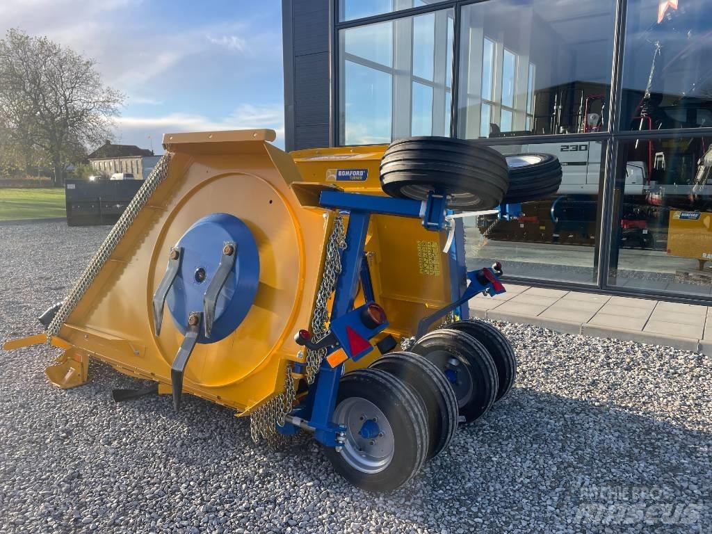Bomford TriWing 4600 Maaiers
