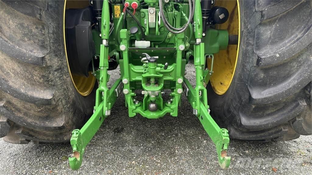John Deere 6M240 Tractoren