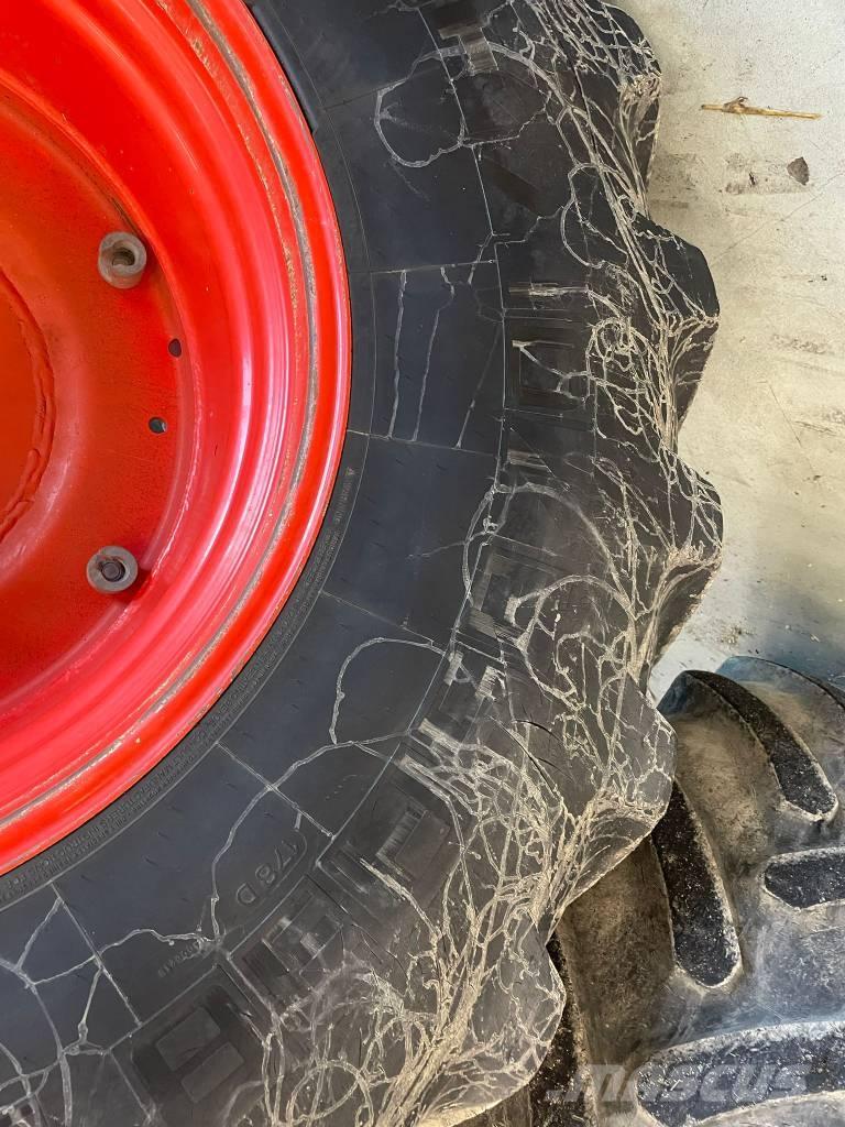 Michelin 710/85R38 Banden, wielen en velgen