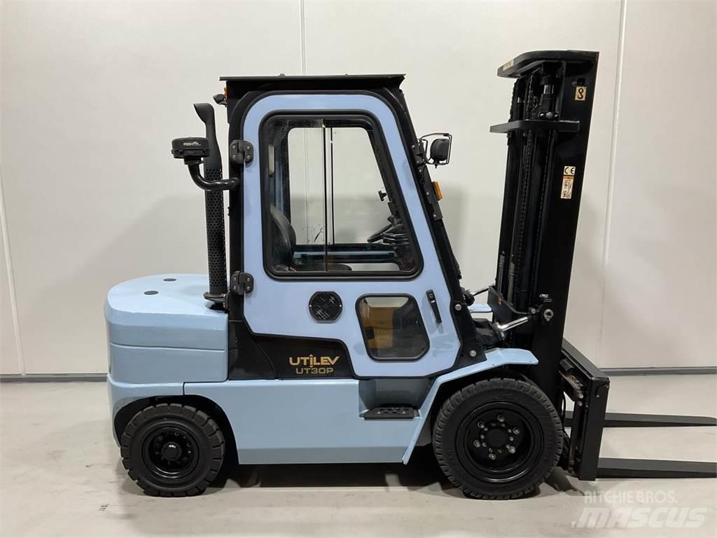 Utilev UT30P Diesel heftrucks
