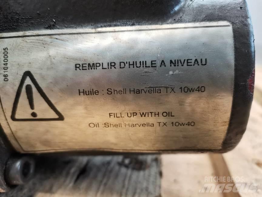 CLAAS Axion .... shaft Gieken en dippers