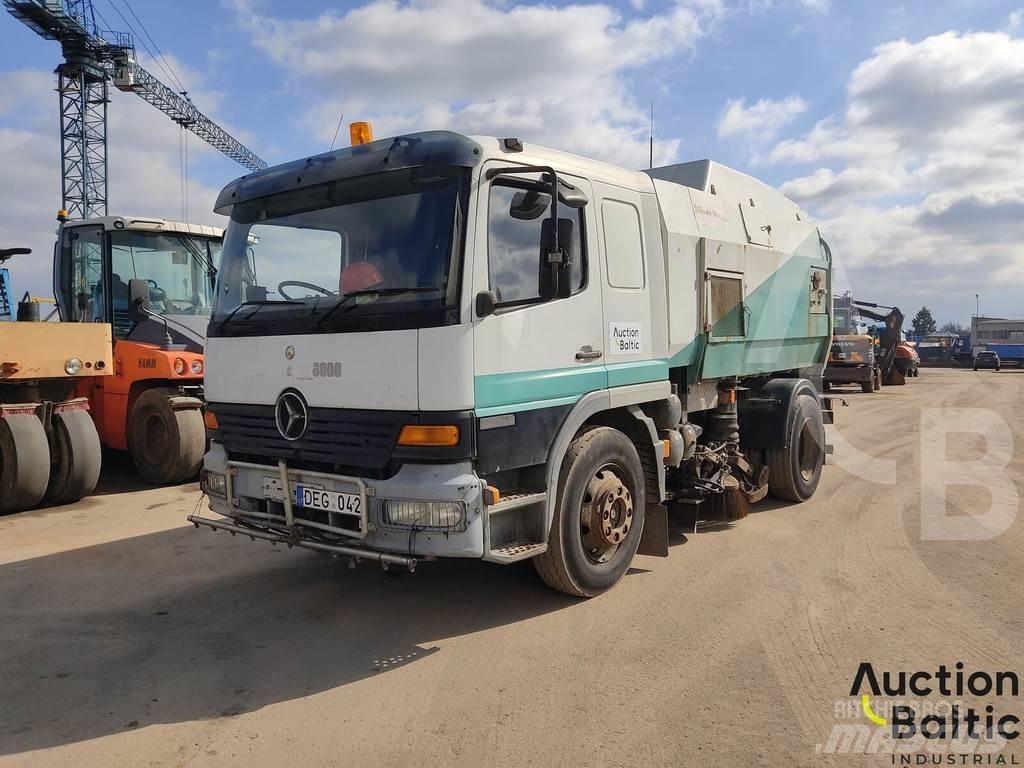 Mercedes-Benz 1517 Veegmachines